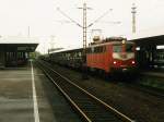 140 873-1 mit einem Gterzug auf Gelsenkirchen Hauptbahnhof am 28-10-2000.