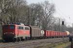 Die dienstlteste Lok der DB,die 140 070 am 29.3.11 mit einem gemischten Gterzug bei der Durchfahrt durch Ratingen-Lintorf. 