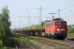 140 838-4 (DB Cargo) fhrt am 19. April 2011 um 17:00 Uhr mit einem Gterzug durch Ratingen Lintorf