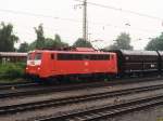 140 230-4 mit einem Gterzug auf Bahnhof Emmerich am 15-7-1998.