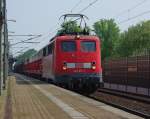 140 217-1 mit gemischtem Gterzug in Fahrtrichtung Wunstorf.