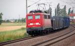 140 037 zog am 02.07.11 einen Gterzug durch Niemberg Richtung Halle(S).