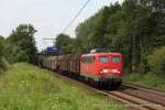 140 627-1 (DB Cargo) fhrt am 28. Juli 2011 um 12:16 Uhr mit einem Gterzug durch Ahlten