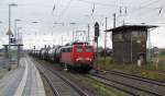 140 495-3 wartet mit einem Kesselzug auf die Ausfahrt. Angermnde den 28.07.2011