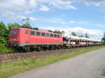 140 590-1 fhrt am 03.08.2011 mit einem Autotransportzug im Maintal auf der KBS 800 Richtung Gemnden am Main.