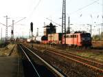 140 496-1 mit einem Gterzug auf Bahnhof Lhne am 4-11-2000.