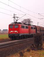 Hier kommt die 140 850-9 mit einer fr mich unbekannten Schwesterlok bei Allerheiligen vorber gefahren.3.3.2012