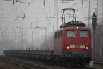 Die 140 539 fuhr am 1.3.12 mit einem Flachwagenzug durch Ratingen-Lintorf.