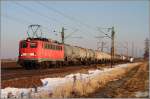 140 569 mit dem Kesselzug aus Passau nach Nrnberg im schnsten Abendlicht. Am sonnigen 22.02.2012 in Mangolding. Gru an Martin, mit dem ich einen netten Nachmittag verbracht habe. (Mangolding)