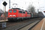 Zwei 140er DB Cargo und DB kommen als Umleiter mit einem sehr langen Kohlenleerzug durch den Bahnhof Kohlscheid und fahren nach Aachen-West und fhrt weiter nach Zandvliet(B) ber Montzen(B),Vise bei