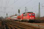 140 528-1 durchfuhr am 28.12.2012 mit dem bunten Pbz-D 2491 von Berlin nach Dortmund den Bahnhof Bockum-Hvel, im Schlepp war 110 493-4.