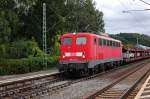 Mit einem Vauxhallautozug am Hacken kommt hier die 140 843-4 in Richtung Norden durch Leubsdorf gefahren. 14.9.2013