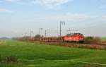 140 491-2 fuhr am 05.11.2014 mit einem Autozug von Emden nach Osnabrück, hier bei Petkum.