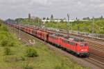 Doppeltraktion  Lokomotive 140 805-3 als Doppeltraktion mit Güterzug am 01.05.2015 in Köln-Porz.