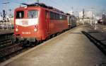 140 346-8 und eine unerkannt gebliebene 151 am 09.02.2000 in Stuttgart Hbf.