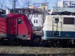 Alt und Neu in Singen(Htw). Links eine Br 185.2 neben 140 423-5. Gesehen am 08.02.2008