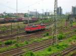 Als ich am 06.07.08 vom Sommerfest in Halle/Saale zurck ging, fuhr gerade diese DT der Baureihe 140 als Lz durch den Rangierbahnhof Halle/Saale.