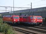 Wanne Eickel Hbf.,Lokpark,eine nagelneue 185 332-4 ohne Logo,
Cargo 140 002-7 beim aufrsten,diese fhrt gleich nach Bochum Ehrenfeld um einen Flachwagen-GZ abholen und die Railion 185 222-7 wird einen GZ nach Hagen Vorhalle bringen.(18.09.2008)