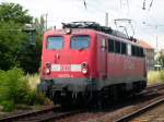 Am 09.07.2008, fuhr 140 070- 4 ( mit DB Cargo Logo ), solo durch den Bahnhof Altenburg.