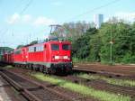 140 873 mit 151 002 und Gterzug im Schlepptau am 13.05.2002 in Kln-West