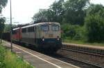 Hier durchfhrt am 29.06.05 die 140 543-0 mit einer 155 und einem Gterzug am Haken den Bahnhof Kps von Lichtenfels kommend in Richtung Saalfeld.