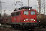 Die 140 810 am 4.1.12 als Lz bei der Durchfahrt durch Ratingen-Lintorf.
Die Lok fuhr nach Dsseldorf-Reisholz,wo sie einen leeren Quardsandzug abholte.