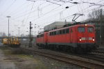 Die 140 837-6 und die 140 805-3 von der DB rangiern in Aachen-West bei Wolken am 1.3.2012.