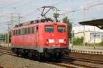 Noch vor 20 Minuten zog 140 824 einen LKW-Walter-Aufliegerzug nach Bad Schandau. Nun kommt sie solo zurck, um auf das Abstellgleis zu rangieren, wo man sie in letzter Zeit sehr hufig sieht. 23.08.2012