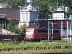 140 829 - 3 (orientrot) wartet auf weitere Aufgaben in Eisenach. (August 2006)