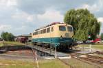 Am 08.06.2013 stand whrend des Sommerfestes im DB Museum Koblenz-Ltzel die Ozeanblau-Beige 140 423-5 auf der Drehscheibe und prsentierte sich so den ganzen Tag.