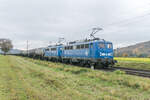 140 007-7 u.140 037-1 mit einen Kesselwagenzug am 27.10.2021 bei Himmelstadt