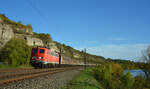 Der sonntägliche Henkel-Zug mit der 140 432-6 als Nordfahrer im Maintal bei Himmelstadt.