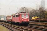 Am 13 April 2000 durchfahrt 140 139 mit ein KLV auf dieses Scanbild Köln West.