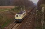 140520 ist am 30.4.1988 um 16.35 Uhr mit einem Güterzug im Einschnitt zwischen Vehrte und Ostercappeln Richtung Bremen unterwegs.
