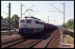 140368 durchfährt am 24.5.1989 um 14.28 Uhr mit einem Güterzug in Richtung Hamburg den Bahnhof Buxtehude.