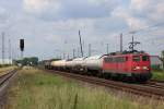 140 850 fährt am 25.06.2015 mit einem kurzen Güterzug aus  GATX  Tankwagen durch den Bahnhof Hilden