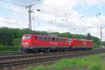 185 265-6 zieht die abgebügelte 140 018-3, in der Nordausfahrt von Gremberg Gbf, Richtung Köln-Südbrücke.