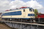 141 248 in der Karlsruher Sonderlackierung, leider ohne dir zugehörige n-Wagen-Garnitur, auf der Drehscheibe im Museumsgelände Koblenz-Lützel am 19.6.16.