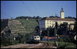 11176 fährt mit dem E 2377 am 27.5.1990 nach Heilbronn vor der Deutschordensburg in Gundelsheim ein.