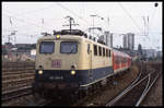 141360-8 schiebt hier am 14.08.1999 einen leeren Regionalzug um 9.02 Uhr aus dem HBF Stuttgart.
