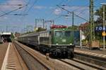 DB Museum 141 228-7 mit Sonderzug nach Rüdesheim zu Rhein in Flammen am 06.07.19 in Frankfurt Süd 