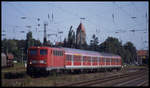 Vor der evangelischen Kirche Lengerich Hohne im Hintergrund erreicht hier die RB 66 mit Zuglok 141185 am 9.9.2004 m 16.28 Uhr aus Münster kommend den Bahnhof Lengerich in Westfalen.