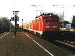 141 089-3 (Einfachlampen) mit RE 15 Emsland-Express 24121 Emden-Mnster auf Bahnhof Salzbergen am 24-02-2003. Bild und scan: Date Jan de Vries.