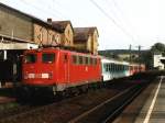 141 183-4 mit RB 24780 Paderborn-Hameln auf Bahnhof Altenbeken 13-10-2001. Bild und scan: Date Jan de Vries.