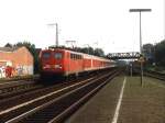 141 353-3 mit RB 65 Emsland-Express 24122 Mnster-Emden bestehende aus eine Gepckwagen und vier RegionalBahn-wagens auf Bahnhof Salzbergen am 28-9-2001. Bild und scan: Date Jan de Vries.