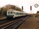 141 313-7 mit eine sehr bunte RB 65 24115 Emden-Rheine auf Bahnhof Salzbergen am 6-11-1999. Bild und scan: Date Jan de Vries.