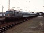 141 175-0 mit E 3031 Bad Bentheim-Hannover auf Bahnhof Rheine am 29-8-1994.