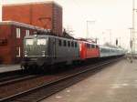 141 236-2 und eine 150 mit RE 15 Mnster-Emden auf Bahnhof Leer am 7-1-1994.