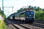 Hier durchfhrt 141 228-7 mit einem Sonderzug den Bahnhof von Dreieich-Buchschlag am 16.08.2013. Am Haken hat sie zwei Dampflokomotiven (G8  Mainz  und Elna 184) und mehrere Historische Donnerbcksen und Reisezugwagen aus den 50ern fr die Feierlichkeiten zum 125 Jhrigen Jubilum des Frankfurter Hauptbahnhofs. 