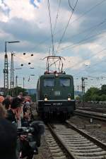 Am 08.06.2013 rangierte 141 228-7 vor den Fotografen in den Rbf von Koblenz-Ltzel, um dann spter fr Mitfahrten bereit gemacht werden konnte.